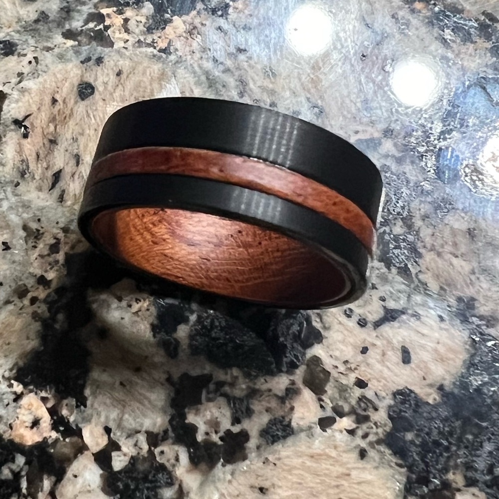7 1/2 men’s wedding ring tungsten carbine and red rose wood 8mm